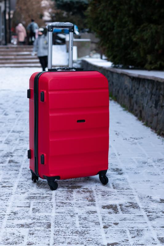 AT01-punane-keskmine-reisikohver-M-ABSplastik-63l-kohvrimaailm-tootefoto.jpg